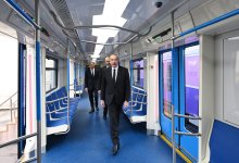 Prezident İlham Əliyev Bakıda komplektləşdirilən yeni nəsil metro qatarları ilə tanış olub (FOTO/VİDEO) (YENİLƏNİB)