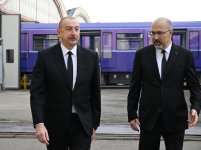 Prezident İlham Əliyev Bakıda komplektləşdirilən yeni nəsil metro qatarları ilə tanış olub (FOTO/VİDEO) (YENİLƏNİB)