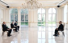Prezident İlham Əliyev Albaniyanın Azərbaycanda yeni təyin olunmuş səfirinin etimadnaməsini qəbul edib (FOTO/VİDEO) (YENİLƏNİB)