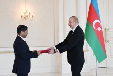 Prezident İlham Əliyev Banqladeşin Azərbaycanda yeni təyin olunmuş səfirinin etimadnaməsini qəbul edib (FOTO/VİDEO) (YENİLƏNİB)