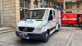 Yasamalda çoxmərtəbəli yaşayış binasında yanğın baş verib (FOTO/VİDEO) (ƏLAVƏ EDİLİB)