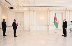 Prezident İlham Əliyev Ruandanın Azərbaycanda yeni təyin olunmuş səfirinin etimadnaməsini qəbul edib (FOTO/VİDEO) (YENİLƏNİB)