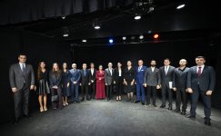 Birinci vitse-prezident Mehriban Əliyeva Azərbaycan Dövlət Pantomim Teatrında olub (FOTO/VİDEO)