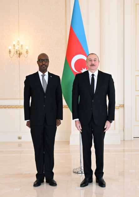 Prezident İlham Əliyev Ruandanın Azərbaycanda yeni təyin olunmuş səfirinin etimadnaməsini qəbul edib (FOTO/VİDEO) (YENİLƏNİB)