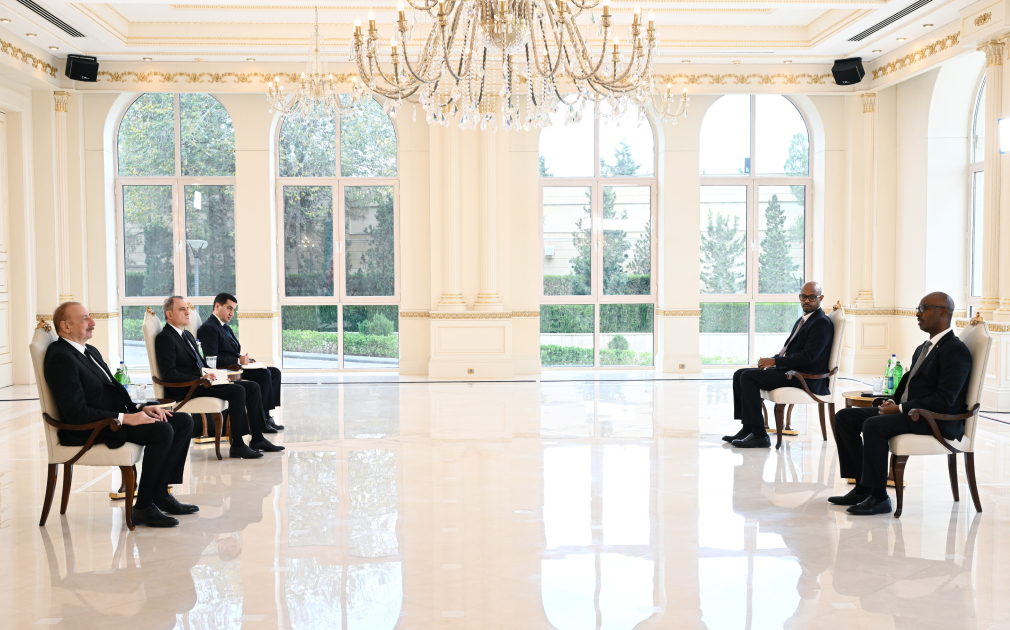 Prezident İlham Əliyev Ruandanın Azərbaycanda yeni təyin olunmuş səfirinin etimadnaməsini qəbul edib (FOTO/VİDEO) (YENİLƏNİB)