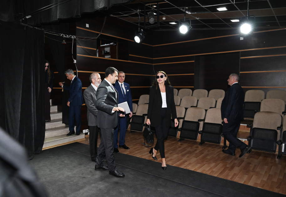 Birinci vitse-prezident Mehriban Əliyeva Azərbaycan Dövlət Pantomim Teatrında olub (FOTO/VİDEO)