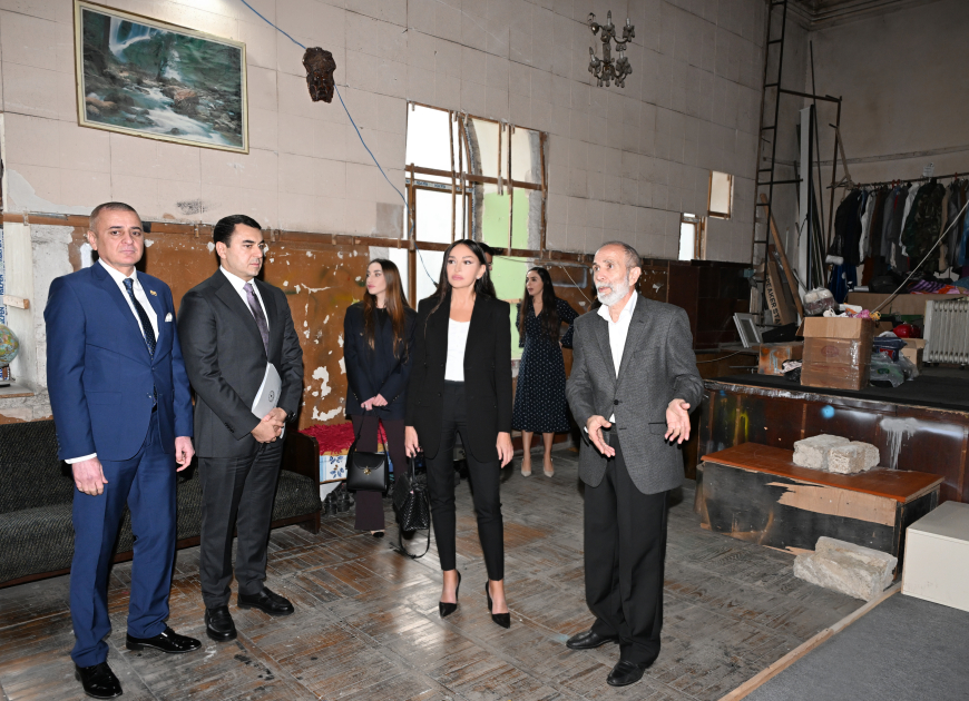 Birinci vitse-prezident Mehriban Əliyeva Azərbaycan Dövlət Pantomim Teatrında olub (FOTO/VİDEO)