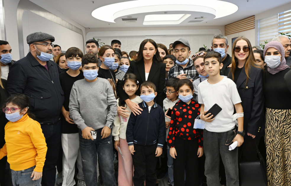 Birinci vitse-prezident Mehriban Əliyeva Talassemiya Mərkəzində olub (FOTO/VİDEO)