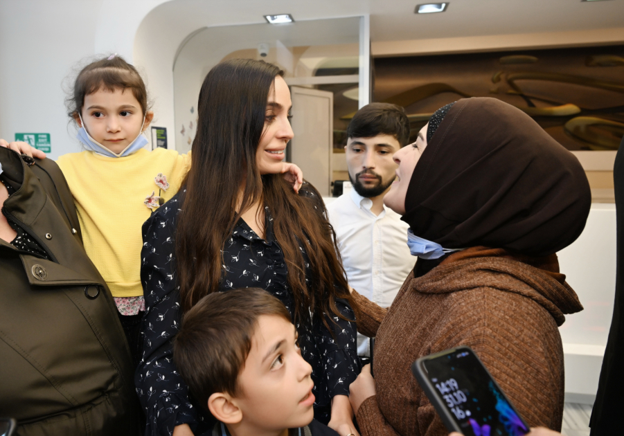 Birinci vitse-prezident Mehriban Əliyeva Talassemiya Mərkəzində olub (FOTO/VİDEO)