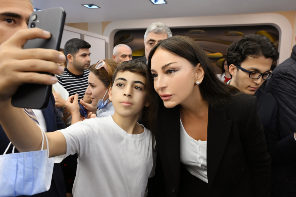 Birinci vitse-prezident Mehriban Əliyeva Talassemiya Mərkəzində olub (FOTO/VİDEO)