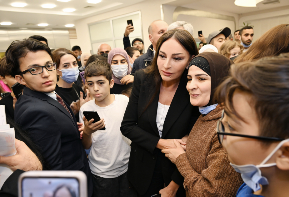 Birinci vitse-prezident Mehriban Əliyeva Talassemiya Mərkəzində olub (FOTO/VİDEO)