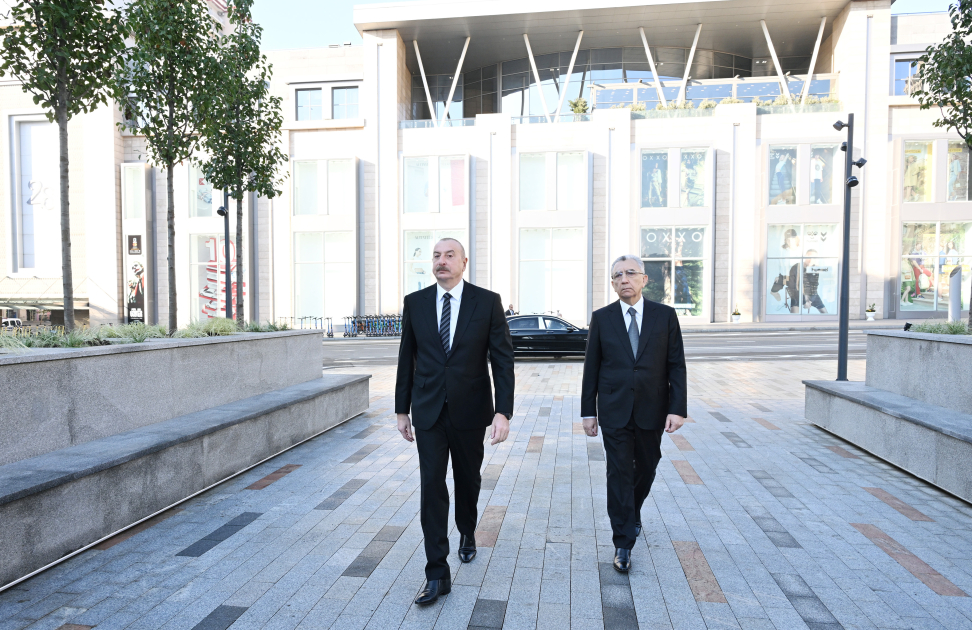 Prezident İlham Əliyev Bakı Dəmiryol Vağzalının və metronun “28 May” stansiyasının qarşısında aparılmış abadlıq və yenidənqurma işlərindən sonra yaradılan şəraitlə tanış olub (FOTO/VİDEO) (YENİLƏNİB)