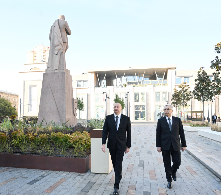 Prezident İlham Əliyev Bakı Dəmiryol Vağzalının və metronun “28 May” stansiyasının qarşısında aparılmış abadlıq və yenidənqurma işlərindən sonra yaradılan şəraitlə tanış olub (FOTO/VİDEO) (YENİLƏNİB)