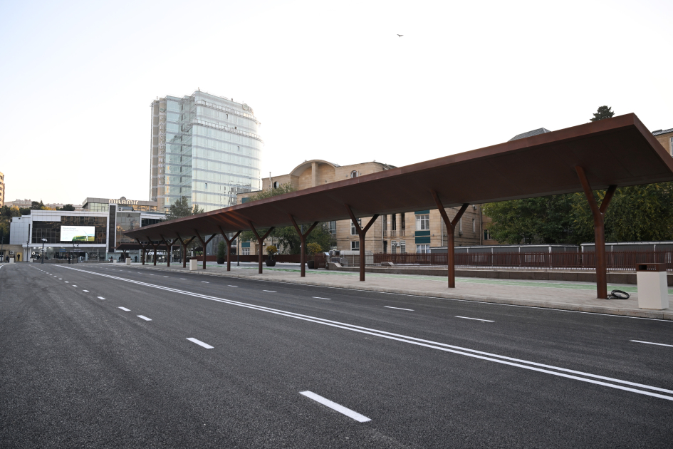Prezident İlham Əliyev Bakı Dəmiryol Vağzalının və metronun “28 May” stansiyasının qarşısında aparılmış abadlıq və yenidənqurma işlərindən sonra yaradılan şəraitlə tanış olub (FOTO/VİDEO) (YENİLƏNİB)
