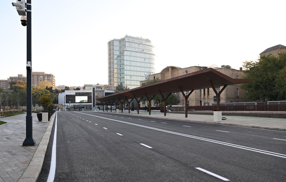 Prezident İlham Əliyev Bakı Dəmiryol Vağzalının və metronun “28 May” stansiyasının qarşısında aparılmış abadlıq və yenidənqurma işlərindən sonra yaradılan şəraitlə tanış olub (FOTO/VİDEO) (YENİLƏNİB)