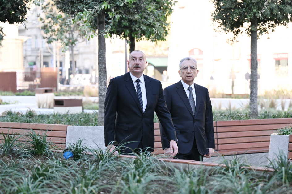 Prezident İlham Əliyev Bakı Dəmiryol Vağzalının və metronun “28 May” stansiyasının qarşısında aparılmış abadlıq və yenidənqurma işlərindən sonra yaradılan şəraitlə tanış olub (FOTO/VİDEO) (YENİLƏNİB)
