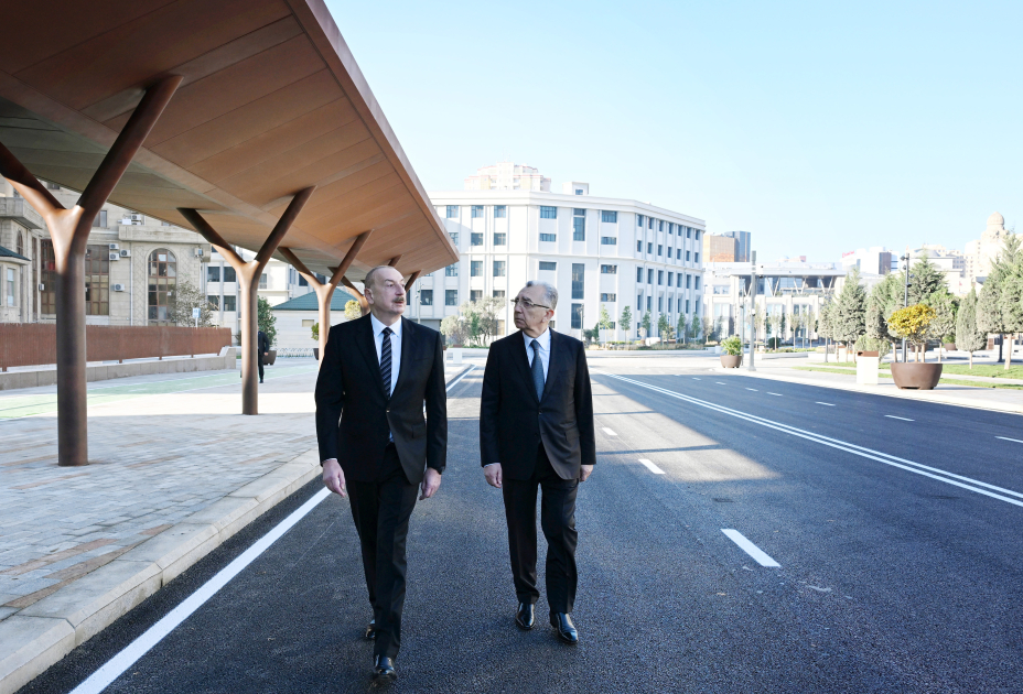 Prezident İlham Əliyev Bakı Dəmiryol Vağzalının və metronun “28 May” stansiyasının qarşısında aparılmış abadlıq və yenidənqurma işlərindən sonra yaradılan şəraitlə tanış olub (FOTO/VİDEO) (YENİLƏNİB)