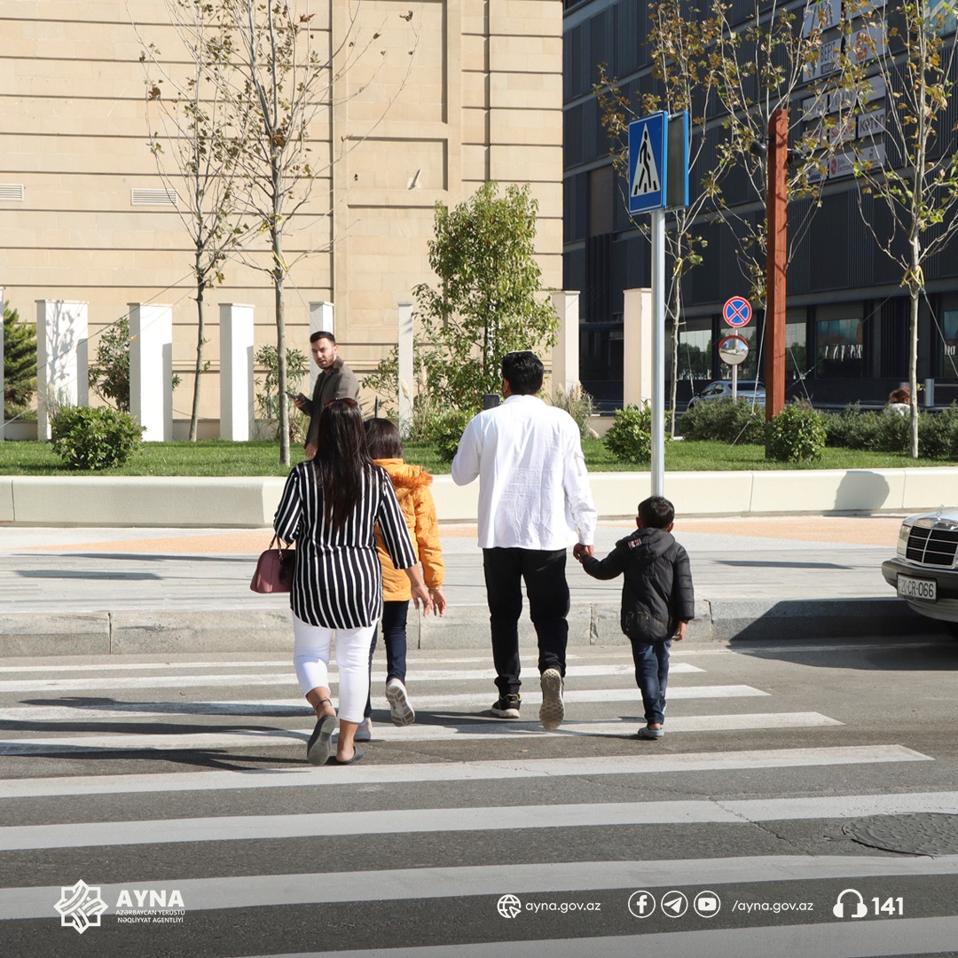 Neftçilər prospektində yeni piyada keçidi təşkil edilib (FOTO)