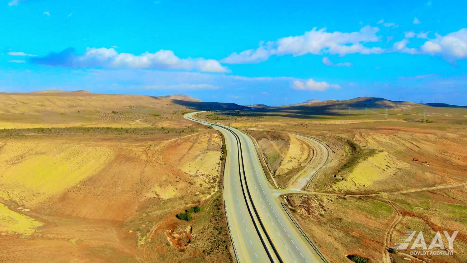 Bakı-Şamaxı yolunun 66.3-69.5 km-lik hissəsində təmir-bərpa işləri aparılır (FOTO/VİDEO)