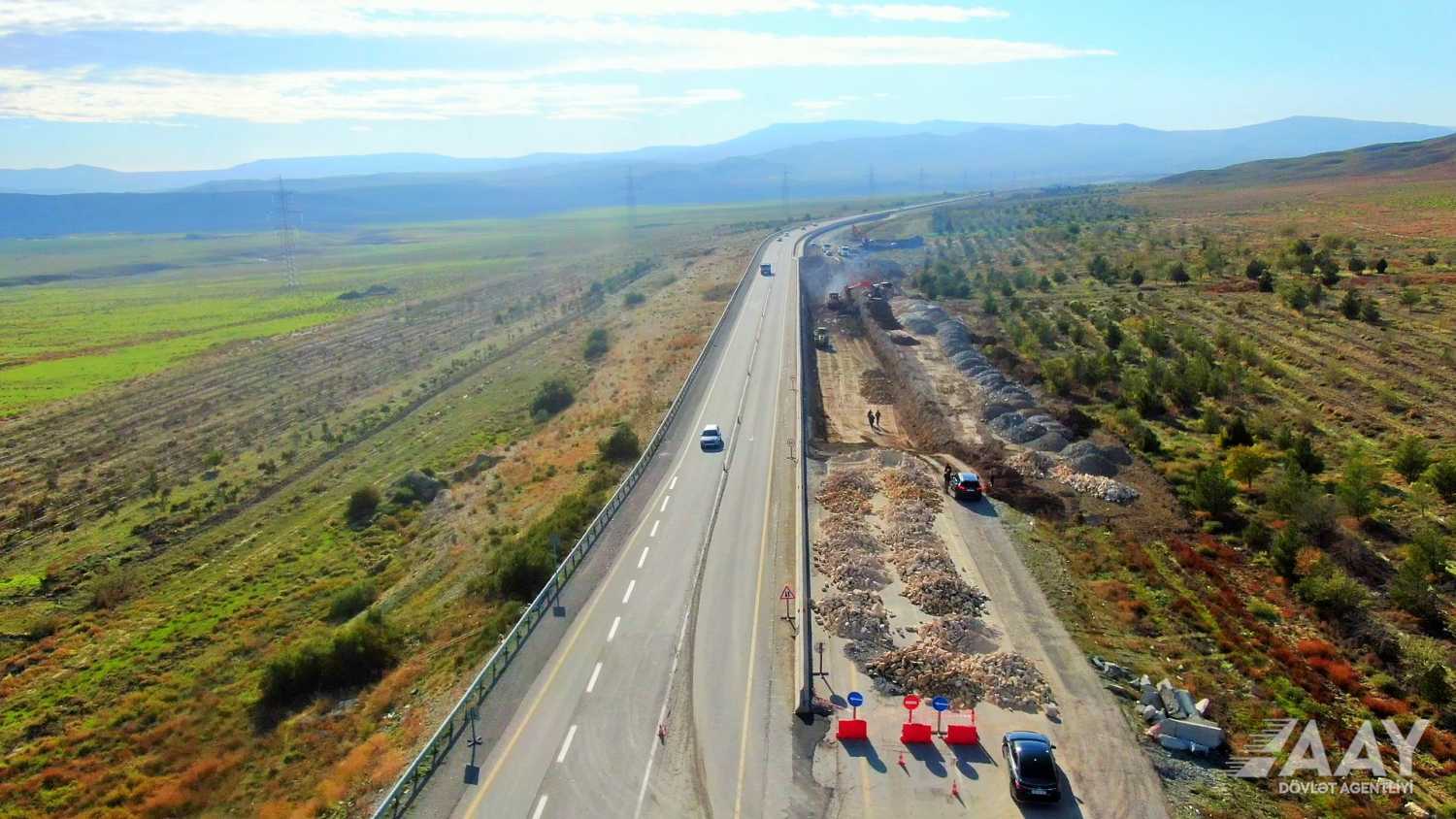 Bakı-Şamaxı yolunun 66.3-69.5 km-lik hissəsində təmir-bərpa işləri aparılır (FOTO/VİDEO)