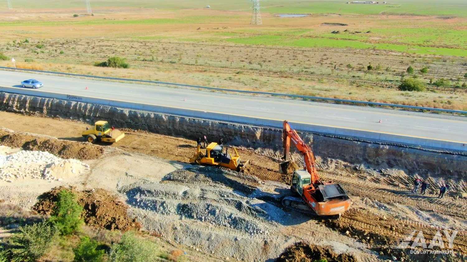 Bakı-Şamaxı yolunun 66.3-69.5 km-lik hissəsində təmir-bərpa işləri aparılır (FOTO/VİDEO)