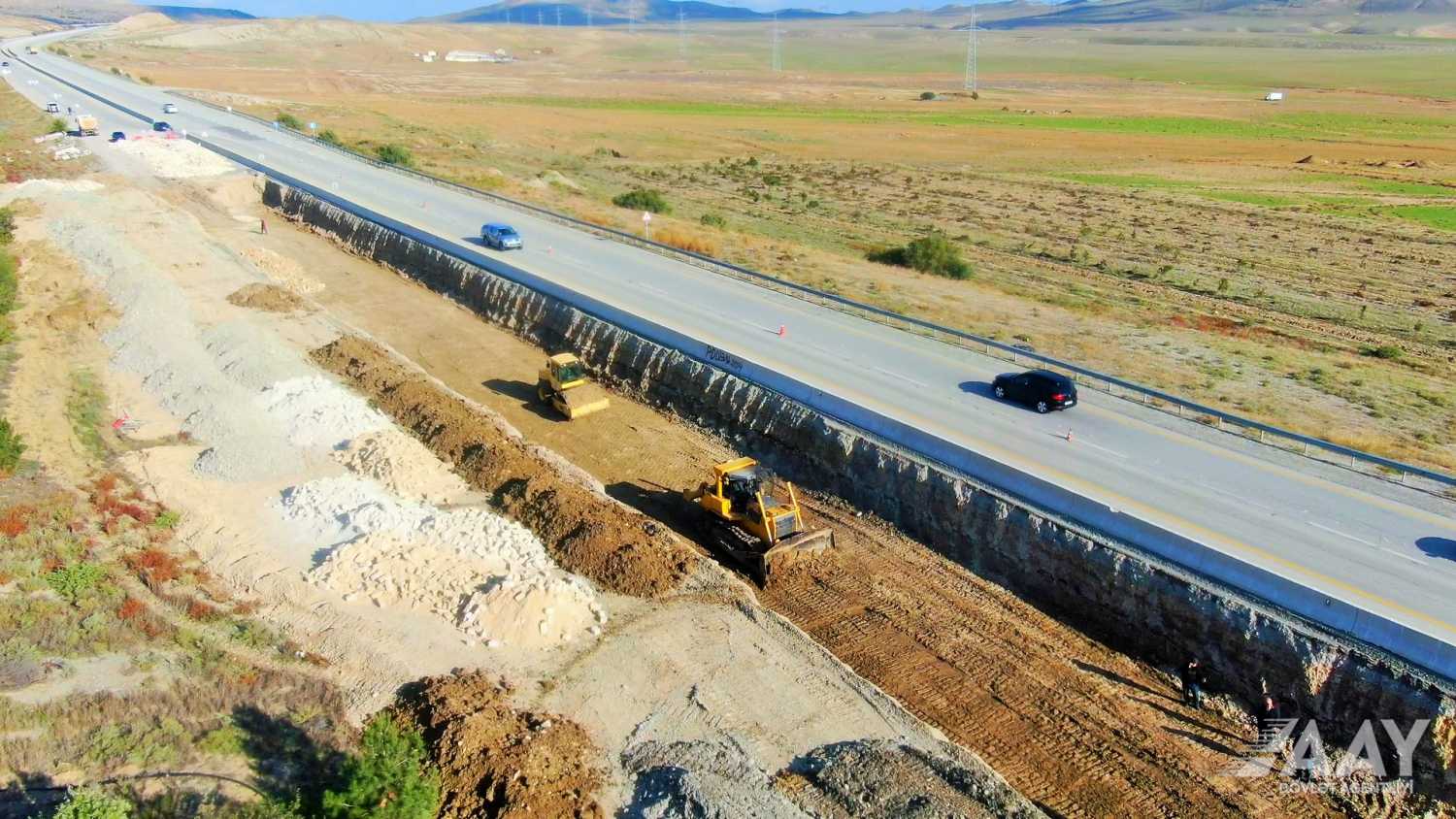 Bakı-Şamaxı yolunun 66.3-69.5 km-lik hissəsində təmir-bərpa işləri aparılır (FOTO/VİDEO)