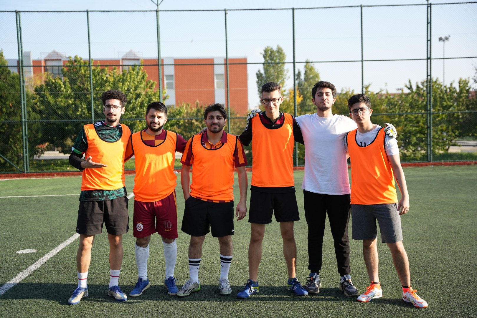 İstanbulda azərbaycanlı tələbələr arasında futbol turniri başlayıb (FOTO)