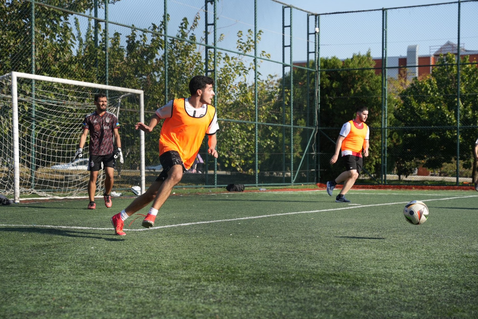 İstanbulda azərbaycanlı tələbələr arasında futbol turniri başlayıb (FOTO)