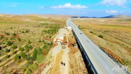 Bakı-Şamaxı yolunun 66.3-69.5 km-lik hissəsində təmir-bərpa işləri aparılır (FOTO/VİDEO)