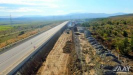 Bakı-Şamaxı yolunun 66.3-69.5 km-lik hissəsində təmir-bərpa işləri aparılır (FOTO/VİDEO)