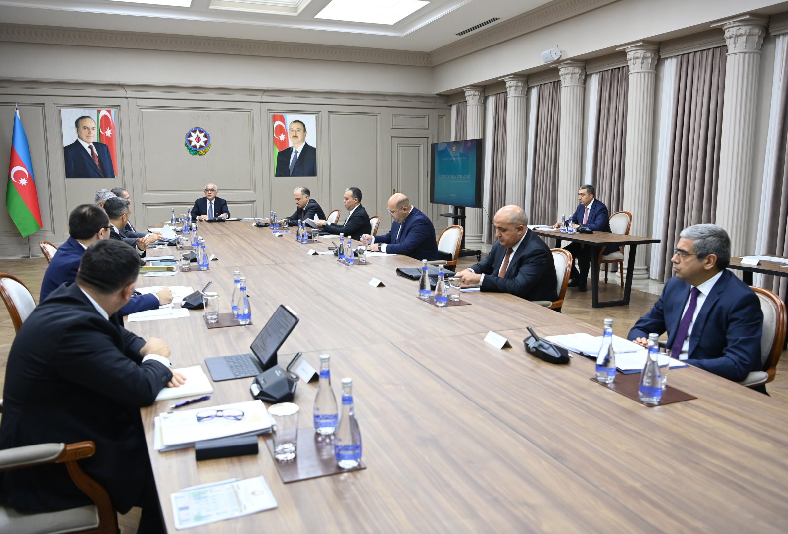 İqtisadi Şuranın növbəti iclası keçirilib (FOTO)