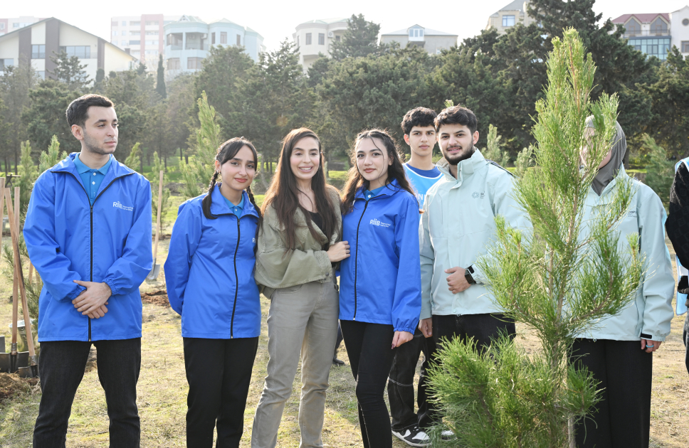 Heydər Əliyev Fondunun vitse-prezidenti Leyla Əliyevanın iştirakı ilə Sabunçu rayonunda ağacəkmə aksiyası keçirilib (FOTO)