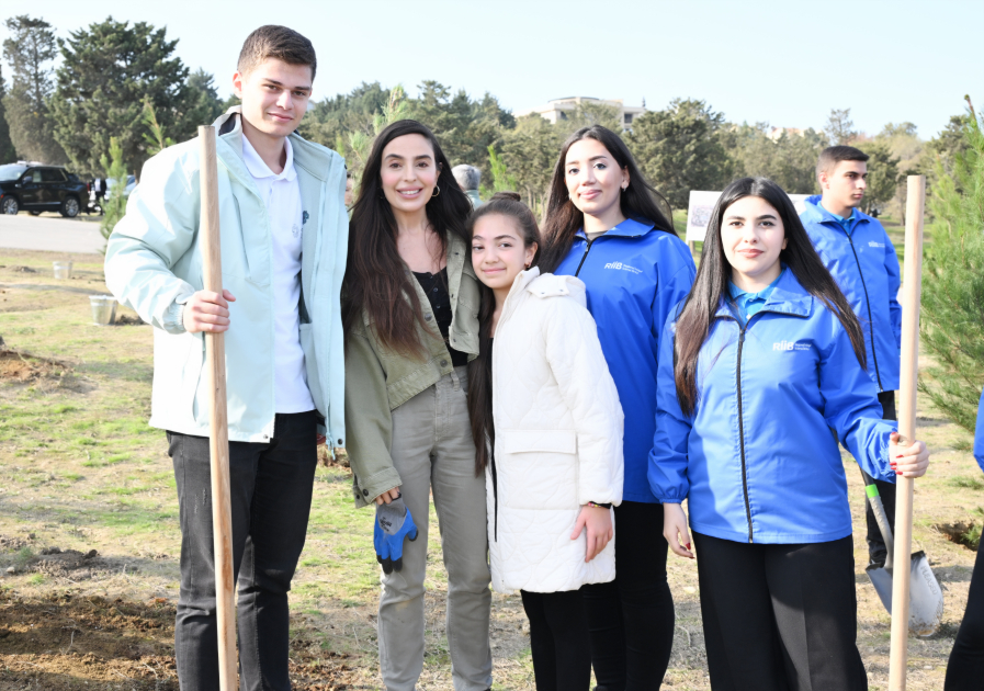 Heydər Əliyev Fondunun vitse-prezidenti Leyla Əliyevanın iştirakı ilə Sabunçu rayonunda ağacəkmə aksiyası keçirilib (FOTO)