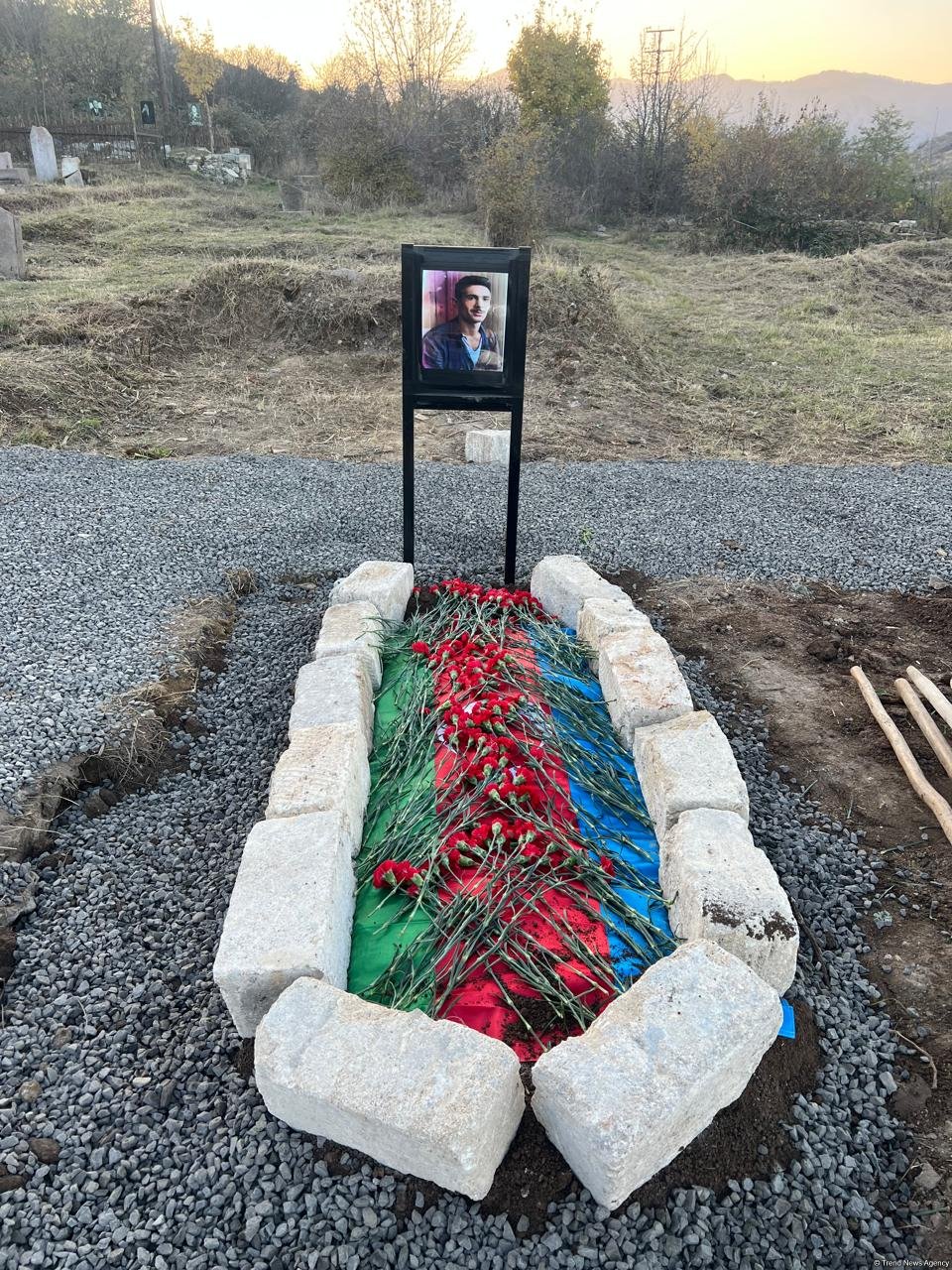 Birinci Qarabağ müharibəsində itkin düşən şəhidin qalıqları Şuşada dəfn edilib (FOTO/VİDEO)
