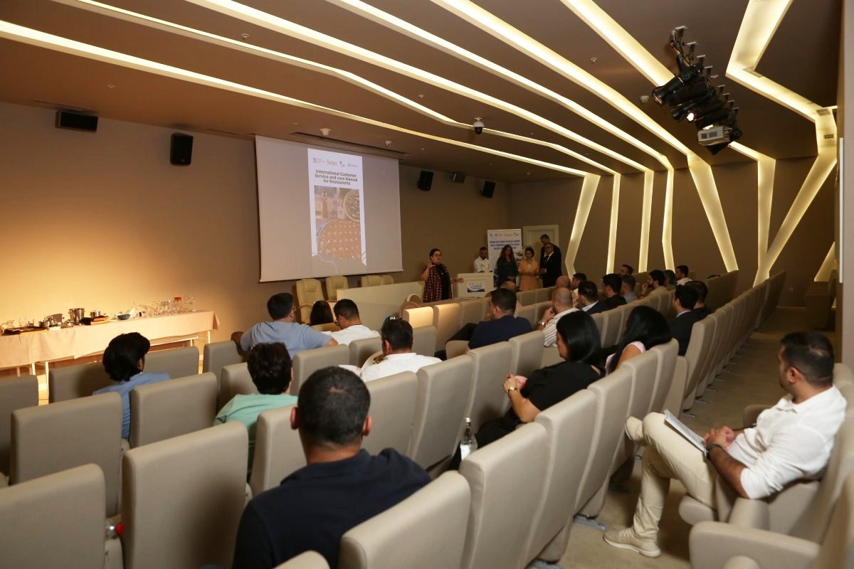 Dövlət Turizm Agentliyi otel restoranları və ictimai-iaşə obyektlərinin əməkdaşları üçün COP29-a hazırlıq təlimləri keçirib (FOTO)