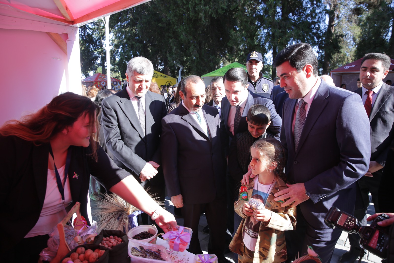 Xaçmaz rayonunda "Peşəmizi Sevirik" adlı satış yarmarkası təşkil olunub (FOTO)