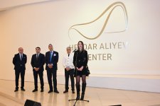 Heydər Əliyev Mərkəzində Lorenso Kuinnin “Təbiətdə tarazlıq” sərgisi açılıb (FOTO)