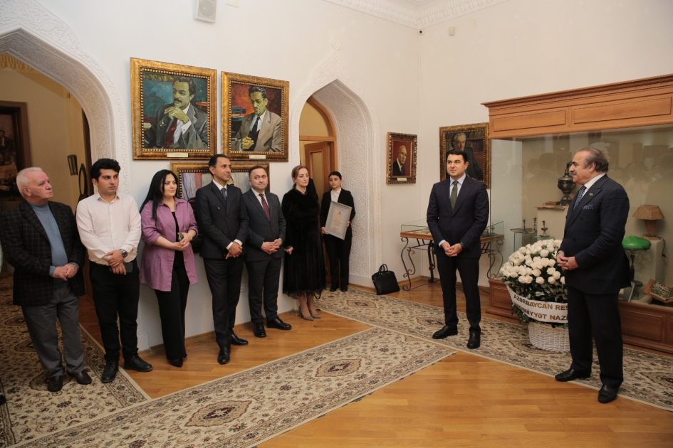 Mədəniyyət naziri Milli Azərbaycan Ədəbiyyatı Muzeyinin kollektivi ilə görüşüb (FOTO)