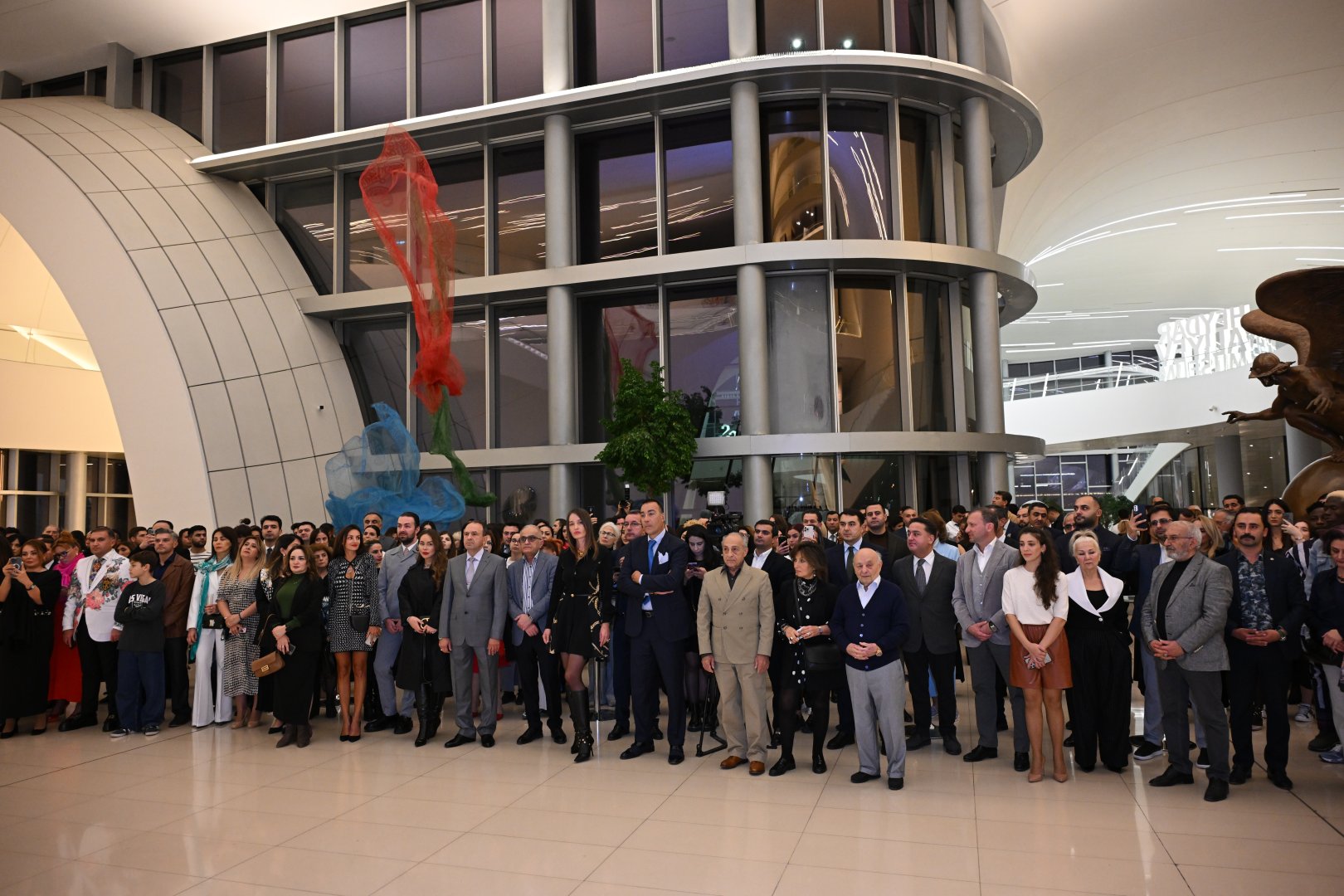 Heydər Əliyev Mərkəzində Lorenso Kuinnin “Təbiətdə tarazlıq” sərgisi açılıb (FOTO)