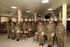 Hərbi prokuror Müdafiə Nazirliyinin hərbi qulluqçuları ilə görüşüb (FOTO)