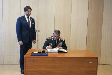 Zakir Həsənov Slovakiyadadır (FOTO)