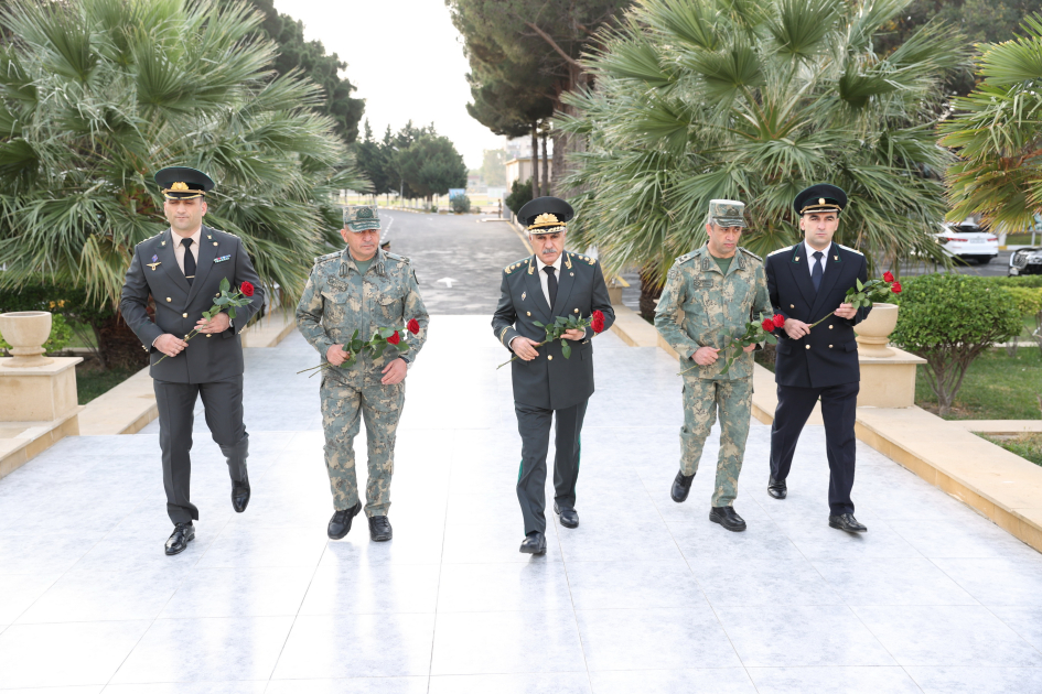 Hərbi prokuror Müdafiə Nazirliyinin hərbi qulluqçuları ilə görüşüb (FOTO)