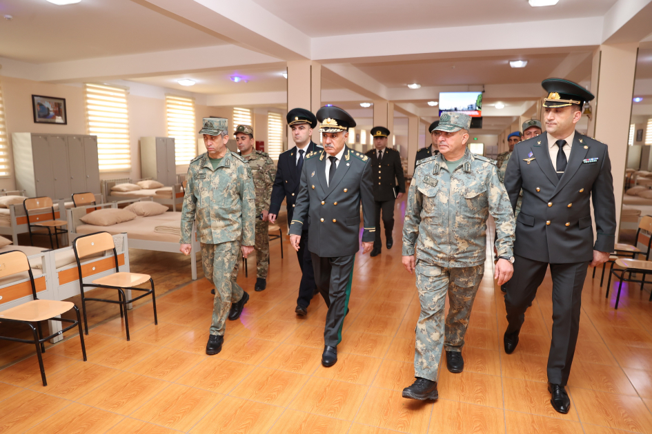 Hərbi prokuror Müdafiə Nazirliyinin hərbi qulluqçuları ilə görüşüb (FOTO)