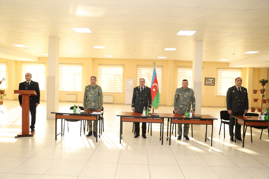 Hərbi prokuror Müdafiə Nazirliyinin hərbi qulluqçuları ilə görüşüb (FOTO)