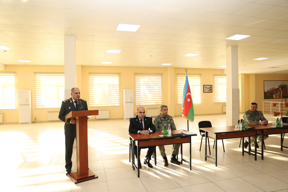 Hərbi prokuror Müdafiə Nazirliyinin hərbi qulluqçuları ilə görüşüb (FOTO)