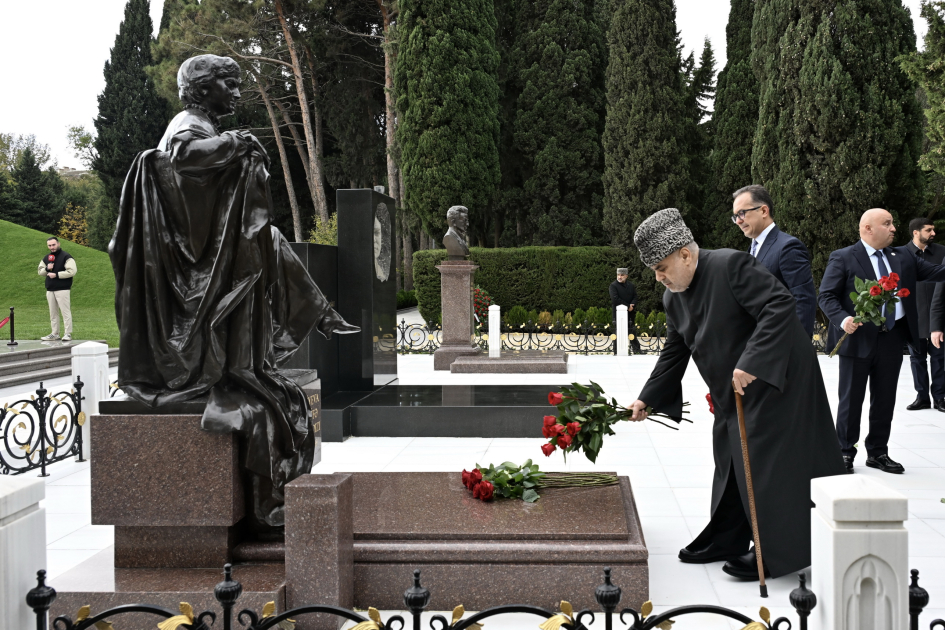 Dini Liderlərin Qlobal Bakı Sammitinin iştirakçıları Fəxri xiyabanı ziyarət ediblər (FOTO)