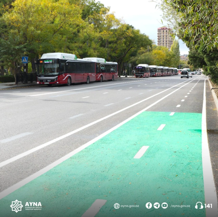 Daha bir küçədə mikromobillik zolaqları salınır (FOTO)