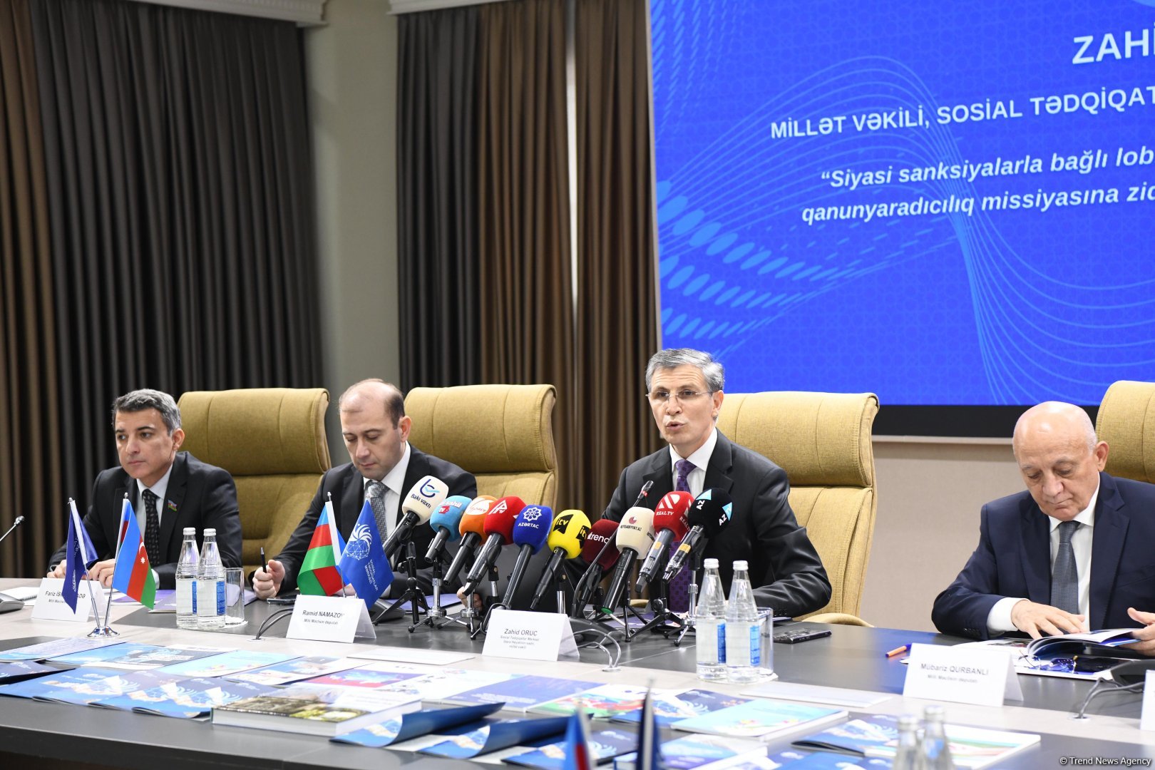 Sosial Tədqiqatlar Mərkəzində parlamentlər və qlobal sanksiya tendensiyaları mövzusunda tədbir keçirilib (FOTO)