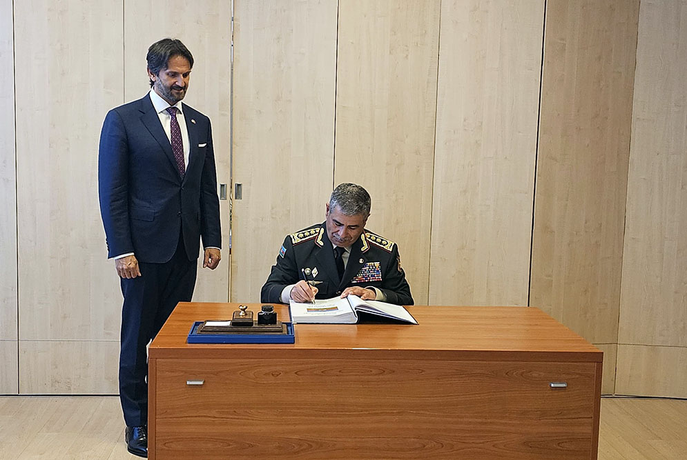 Zakir Həsənov Slovakiyadadır (FOTO)