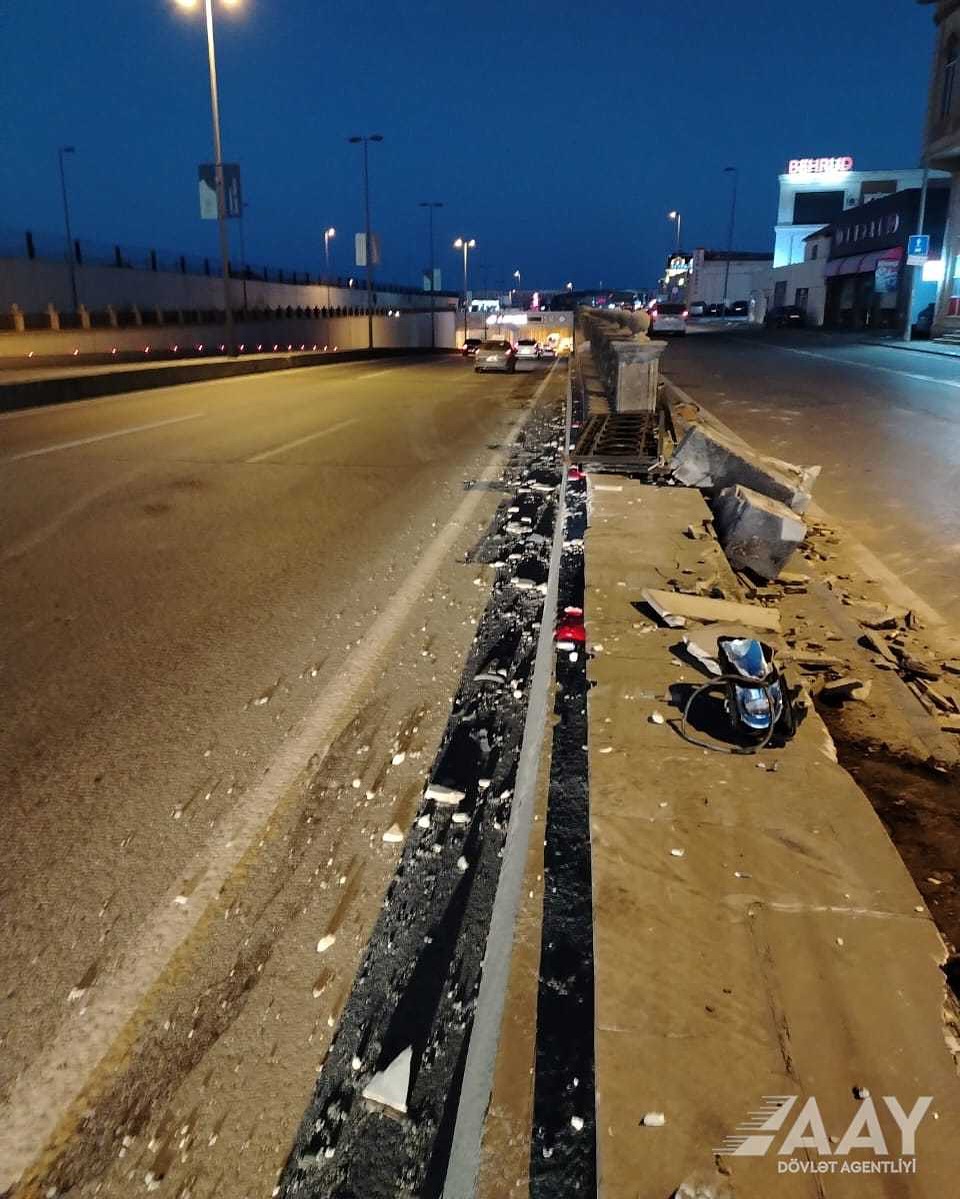 Bakıda qəza - Yük maşını tunelin kənarına çırpıldı (FOTO)